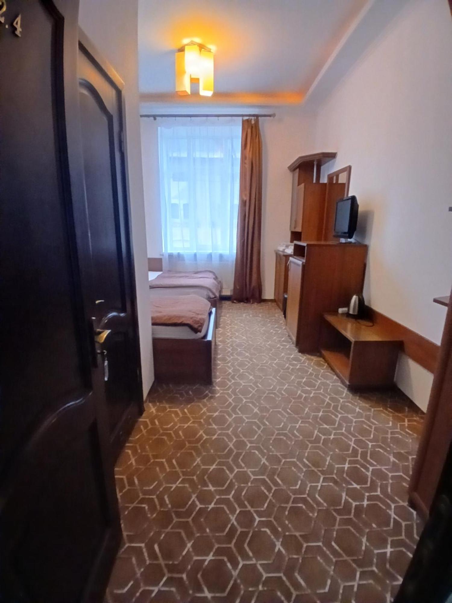 Prestige Hotel Лвив Екстериор снимка
